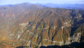 La “Hakusan-Shirakawa-gô white road” (anciennement “Hakusan super rindô”)